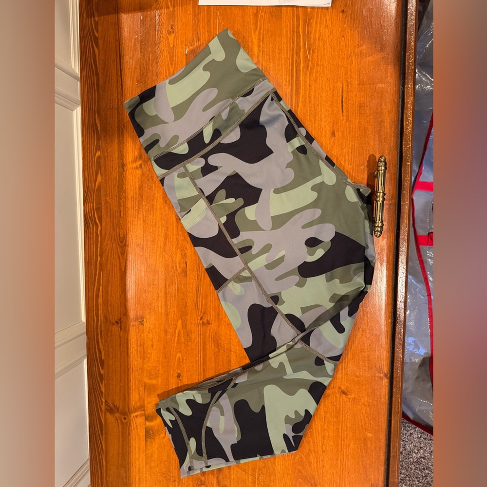 Zyia Active Leggings Green Camo Print Hi-Rise 7/8 Ankle Length 25"